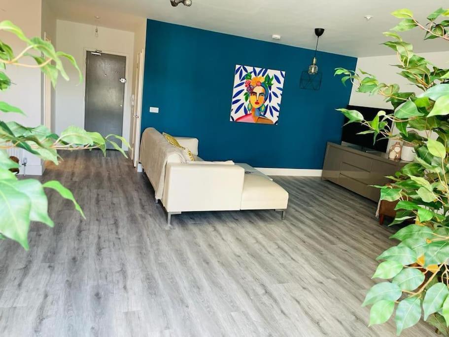 Stunning Huge Openplan 2Bed Flat Apartment โวคิง ภายนอก รูปภาพ